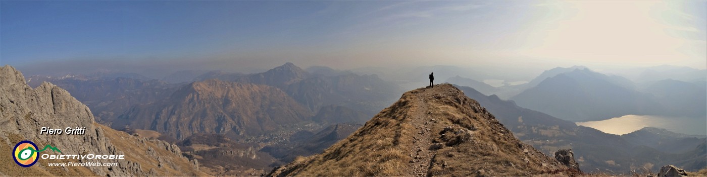 24 Godendo la splendida vista panoramica.jpg